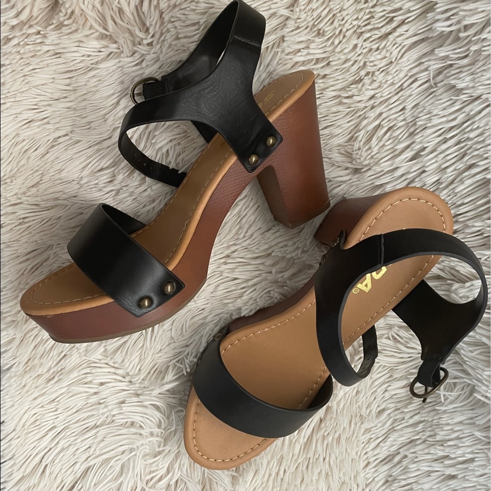 Wooden platform block heel women’s size 7.5